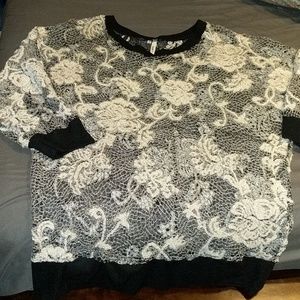 Maurices Studio Y shirt size Med EUC